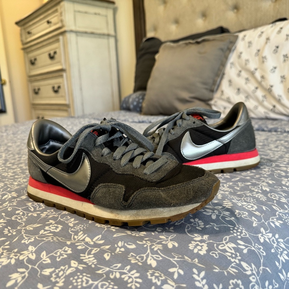 Nike - Picture 2 of 3
